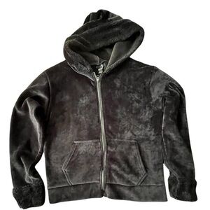 Black velour zip-up hoodie with faux fur trim #y2kfashion #velourhoodie
-878
